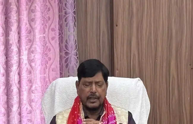 दिव्यांगजनों और कमजोर वर्गों के सशक्तीकरण के लिए सरकार प्रतिबद्ध : अठावले