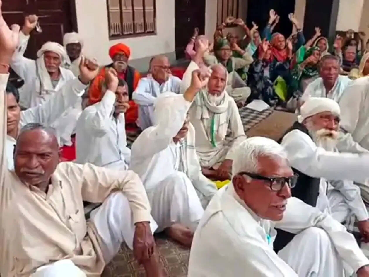 हिसार : पैंशन न मिलने से गुस्साए लोगों ने किया प्रदर्शन, दिया अल्टीमेटम