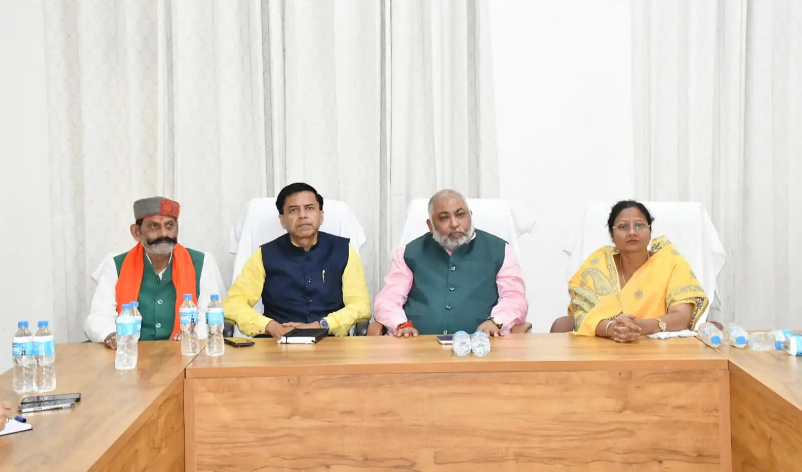 वेवरिया : बरसात बाद सभी खराब सड़कों को गड्ढामुक्त कराया जाए: दयाशंकर सिंह