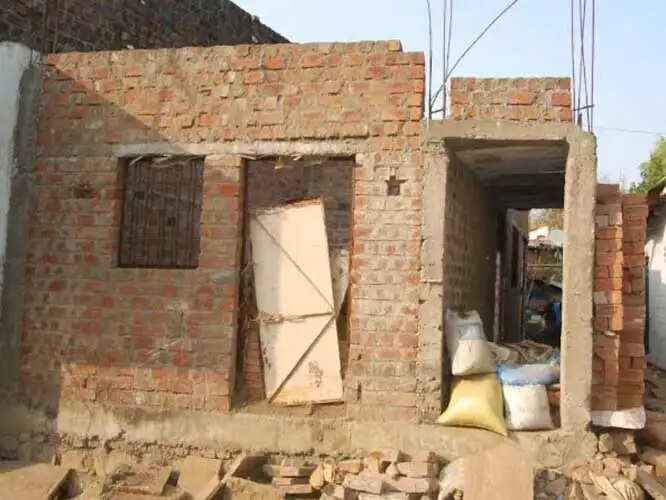 अधूरे प्रधानमंत्री आवास के 51 हितग्राहियों को जारी हुआ नोटिस