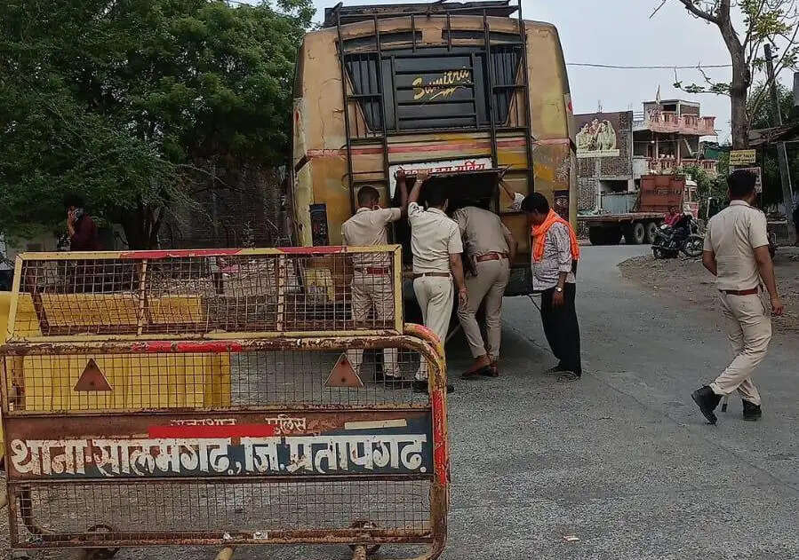 काली फिल्म और फर्जी नंबर प्लेट वालों पर गिरी गाज, 16 हजार से अधिक चालान
