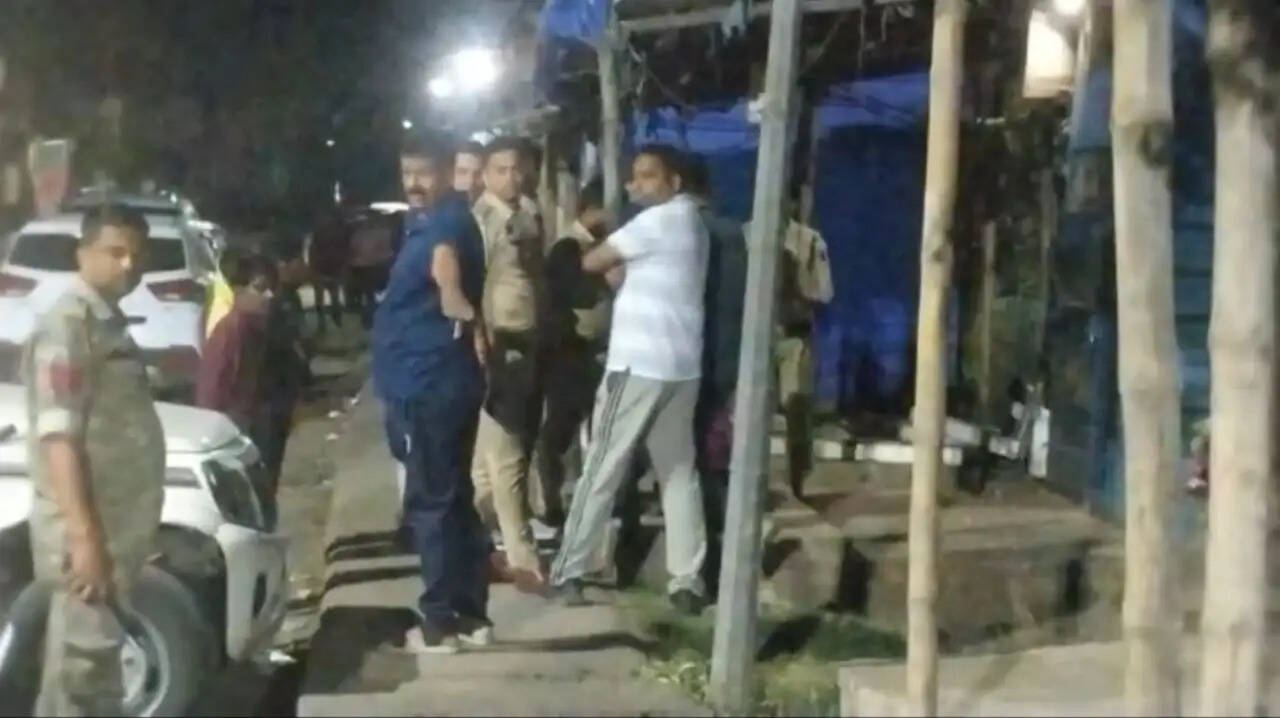 अंबिकापुर : सद्भावना चौक हत्याकांड, आरोपित को लेकर घटनास्थल पहुंची पुलिस, आधी रात क्राइम सीन रीक्रिएशन