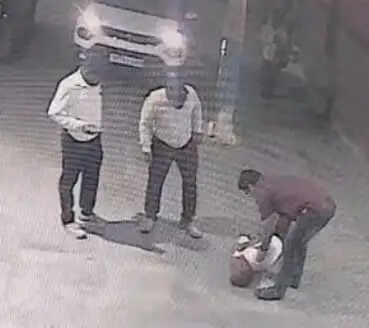 कानपुर सेंट्रल प्लेटफॉर्म-1 पर गिरे टीटीई को सीपीआर देकर बचाई जान