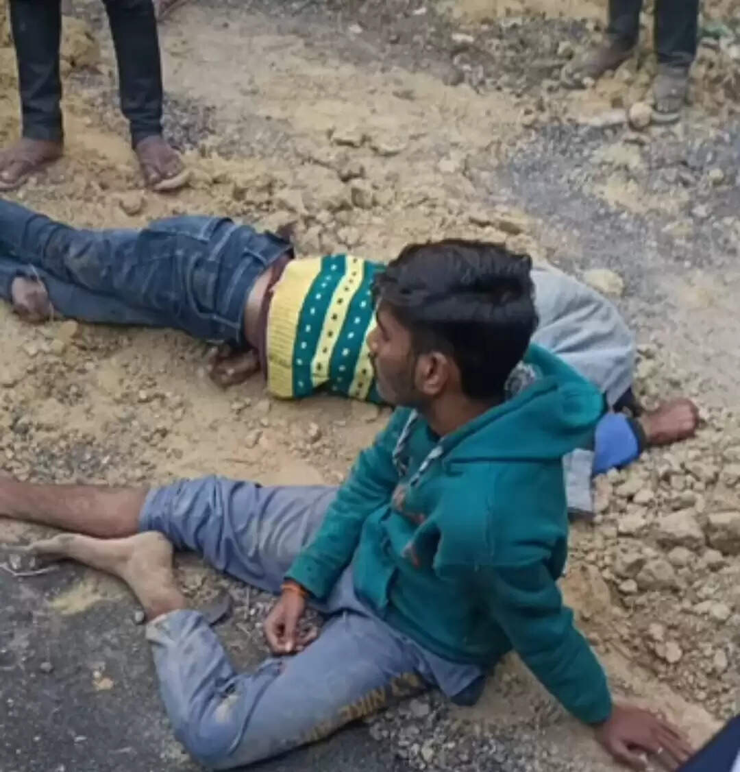 एनएच-30 पर बस-बाइक की टक्कर में दो की मौत, एक घायल