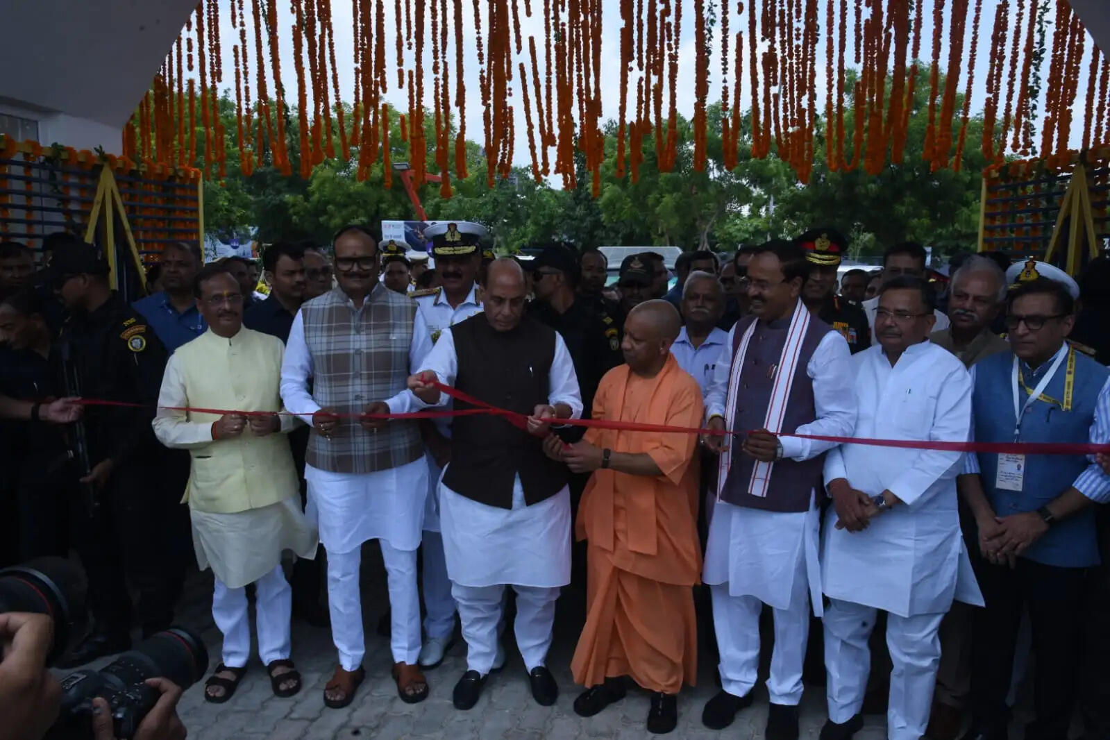 राष्ट्रभक्ति और सैन्य गौरव का प्रतीक बन रहा लखनऊ : राजनाथ