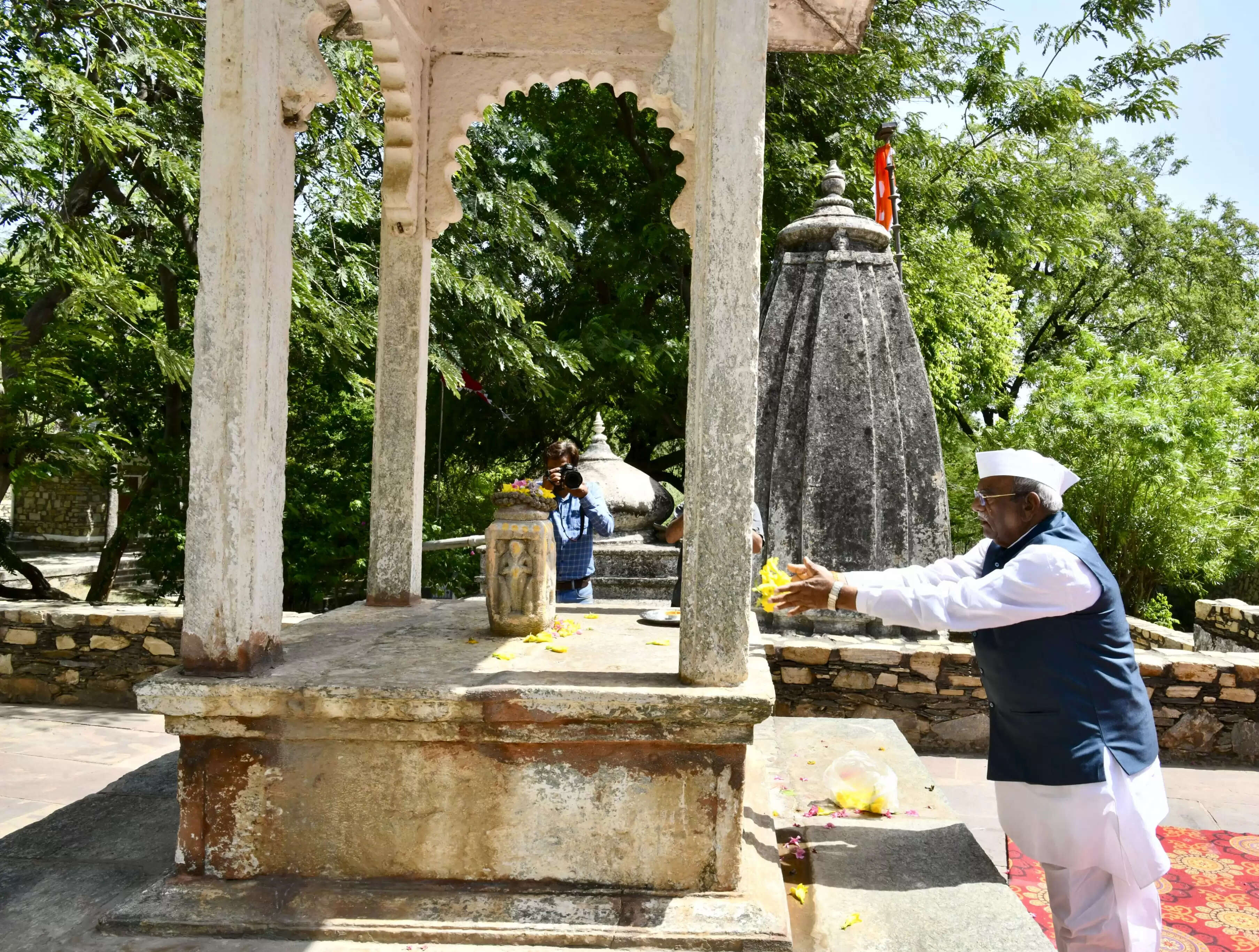 राज्यपाल ने हल्दीघाटी और चेतक समाधि पर नमन किया