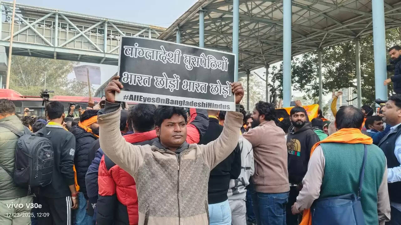 (अपडेट) हिंदू युवक की हत्या के विरोध में बांग्लादेश उच्चायोग पर प्रदर्शन