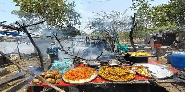 श्योपुरः छिमछिमा हनुमान मंदिर के बाहर नाश्ते की दुकान में रखे गैस सिलेंडर में लगी आग