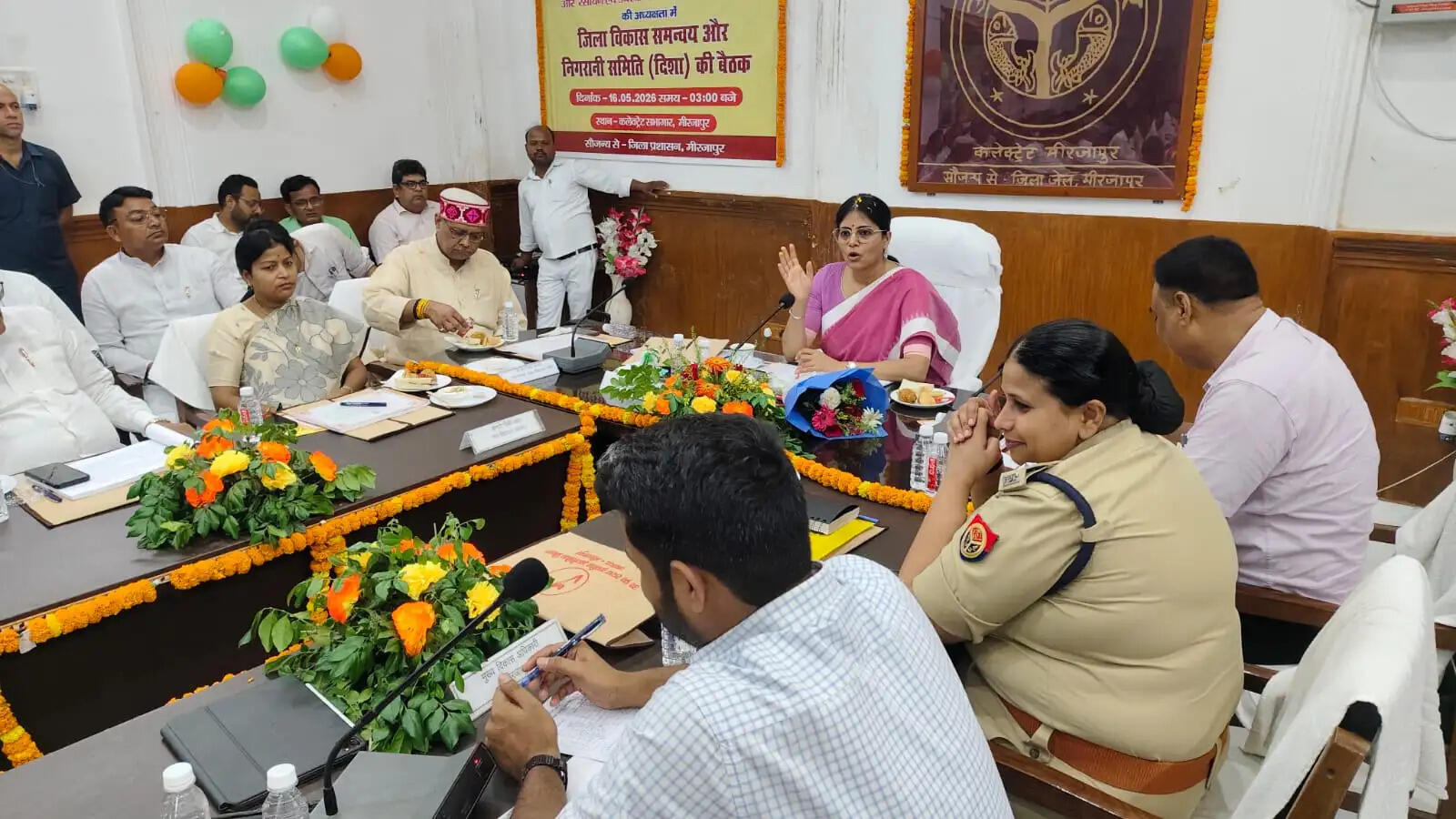 दिशा बैठक में केंद्रीय मंत्री अनुप्रिया पटेल ने की विकास कार्यों की समीक्षा