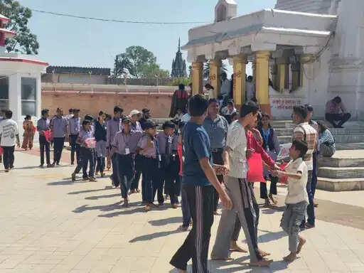 अनूपपुर: शरद पूर्णिमा पर मां नर्मदा में 25 हजारों श्रद्धालुओं ने लगाई पुण्य की डुबकी