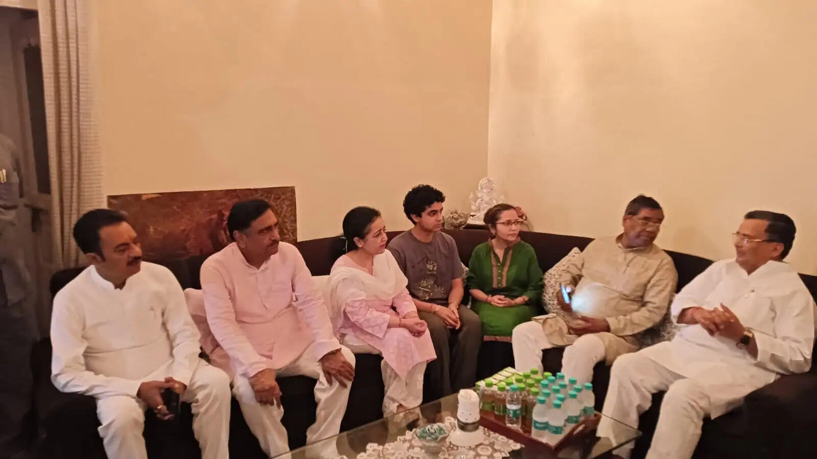 कैबिनेट मंत्री जयवीर सिंह ने फर्रुखाबाद में दिवंगत डॉ. रजनी सरीन को दी श्रंद्धाजलि