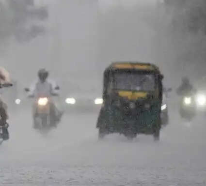 देशभर के अलग-अलग क्षेत्रों में अगले 5-6 दिनों के दौरान भारी बारिश के आसार
