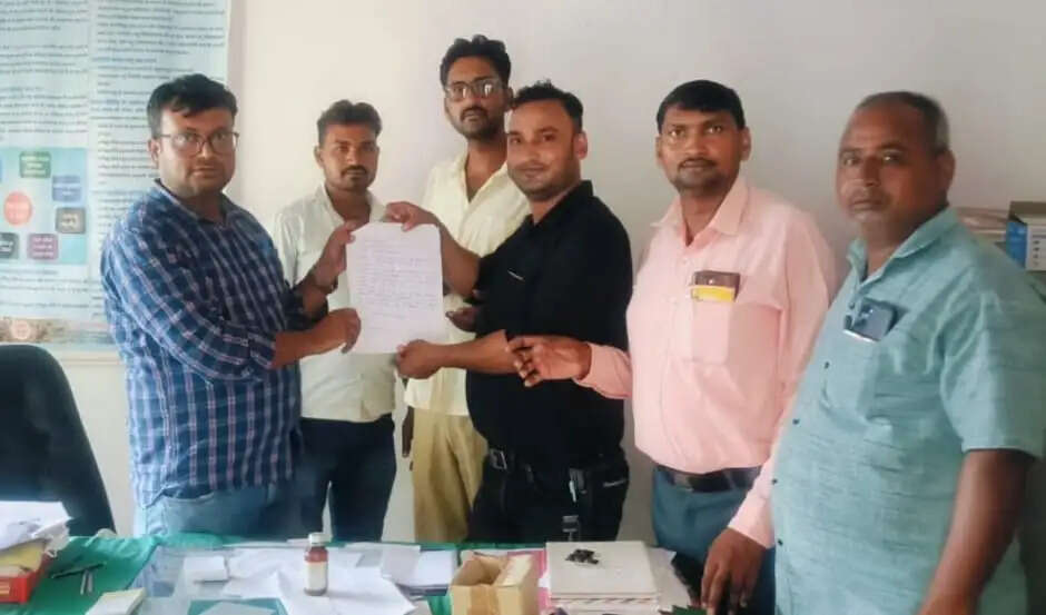 मानदेय की मांग पर पैरावेट और पशु चिकित्सा मित्रों का कार्य बहिष्कार, टीकाकरण व कृत्रिम गर्भाधान प्रभावित