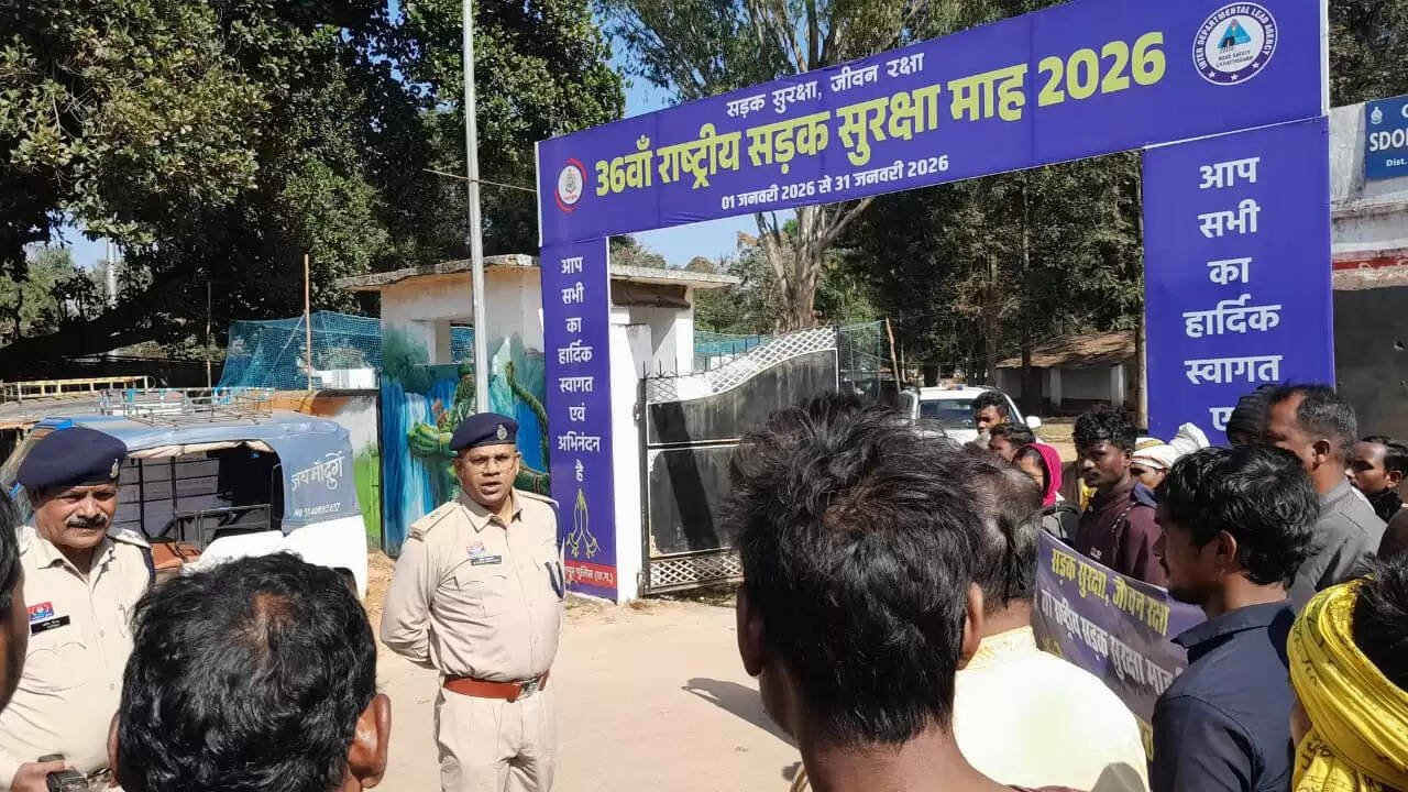 राष्ट्रीय सड़क सुरक्षा माह: जशपुर में ऑटो रैली, 117 से अधिक चालकों ने दिया यातायात नियमों के पालन का संदेश