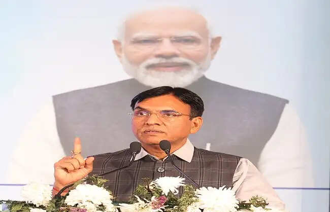 मांडविया ने श्रमिकों के लिए शुरू की राष्ट्रव्यापी वार्षिक स्वास्थ्य जांच पहल