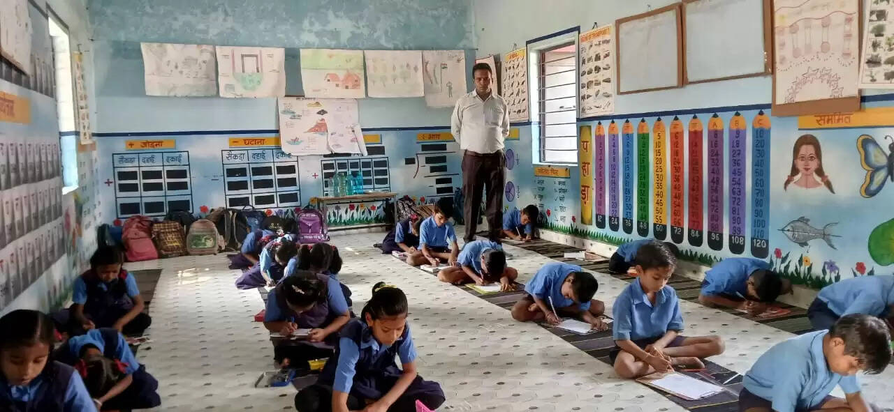 स्कूलों में अर्धवार्षिक परीक्षा शुरू, पैंसठ&nbsp;हजार से अधिक बच्चे हो रहे शामिल