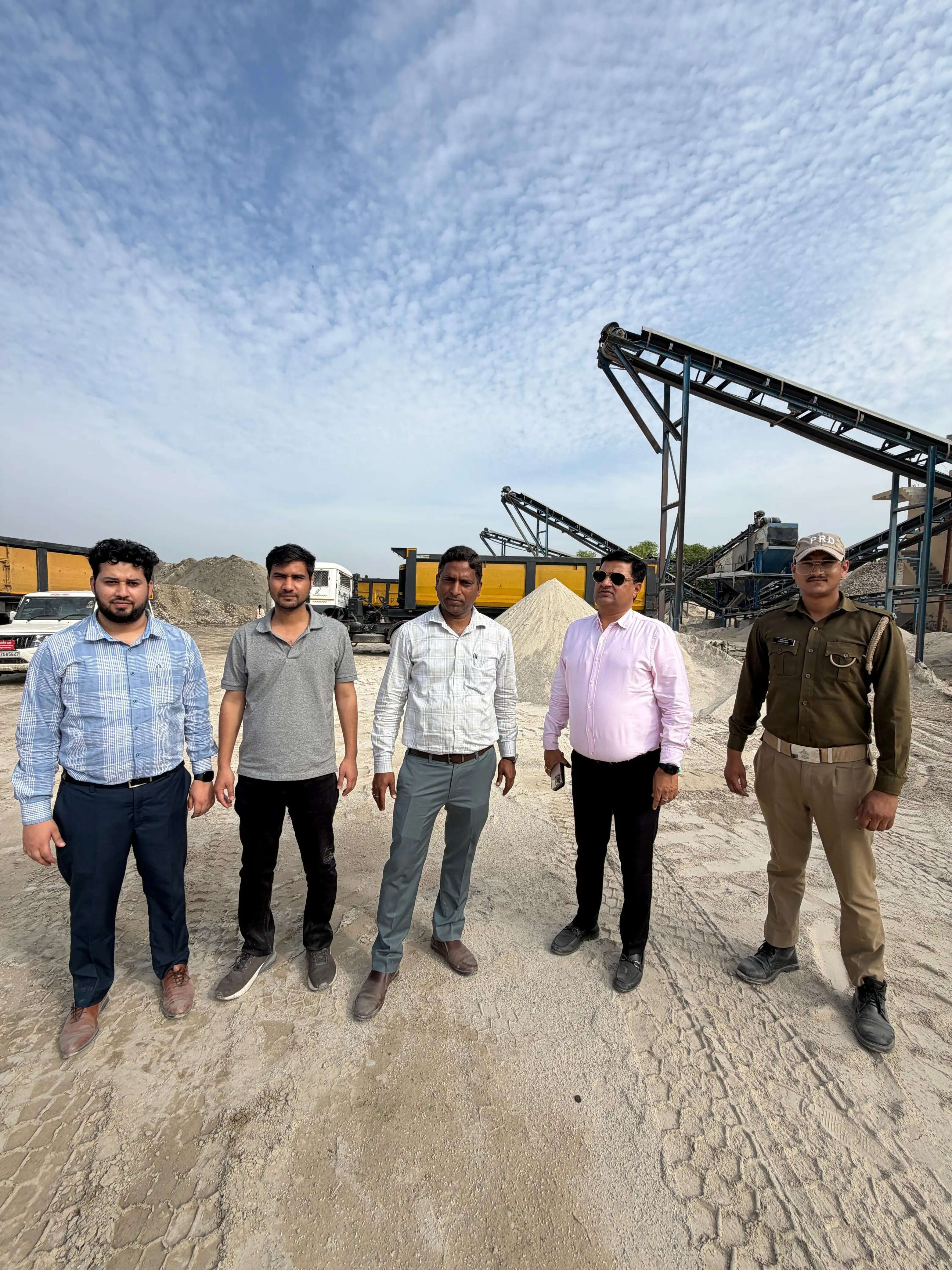 अवैध खनन पर चला प्रशासन का डंडा, 14 स्टोन क्रेशर सील, 10 करोड़ का जुर्माना