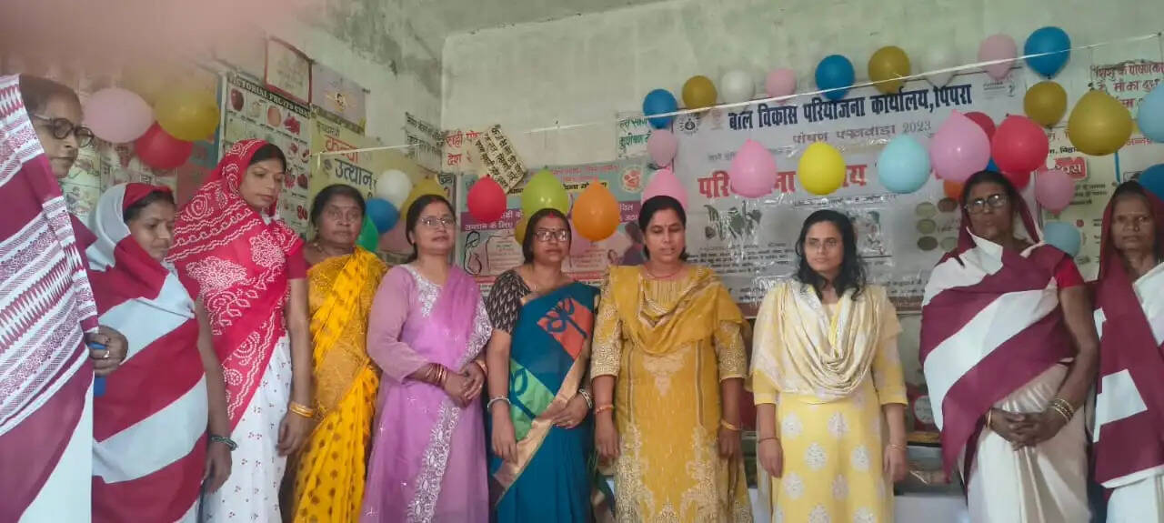 पोषण मेले में गर्भवती महिला की हुई गोद भराई, बच्चों का कराया अन्नप्राशन