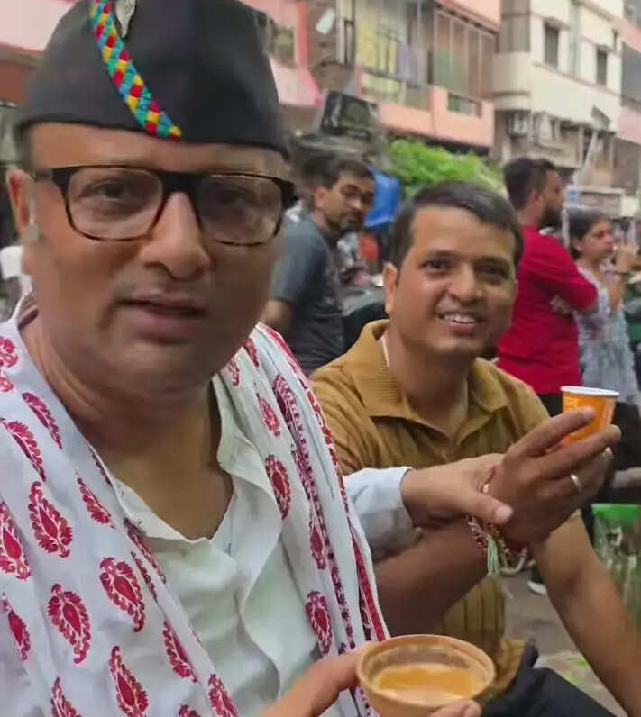 यह बनारस है, यहां कोई कप गिलास किसी के लिए आरक्षित नहीं - सौरभ श्रीवास्तव