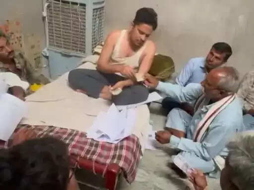 कथित अवैध वसूली के आरोप में प्रहलादपुरा ग्राम पंचायत का पटवारी निलंबित