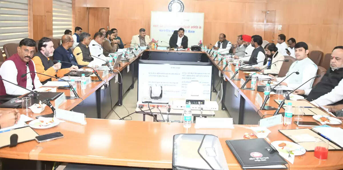 मंडल रेल प्रबंधक दयानंद की अध्यक्षता में मंडल रेल उपयोगकर्ता परामर्शदात्री समिति की बैठक संपन्न