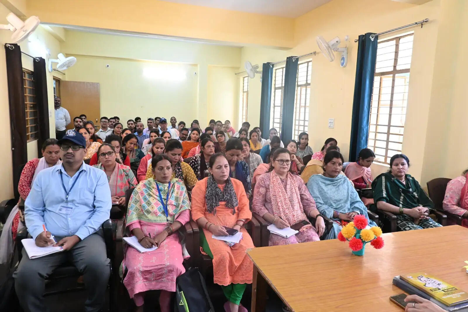 टिहरी&nbsp;जिले&nbsp;के&nbsp;अधिकार&nbsp;मित्राें&nbsp;काे&nbsp;दिया&nbsp;व्यवहारिक&nbsp;प्रशिक्षण