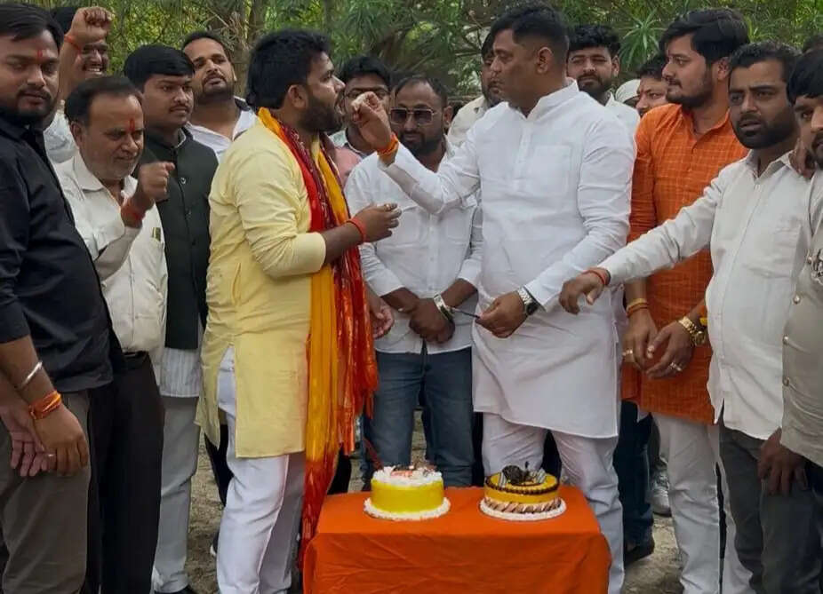 पूर्व केंद्रीय मंत्री स्मृति ईरानी का धूमधाम से मनाया गया जन्मदिन।