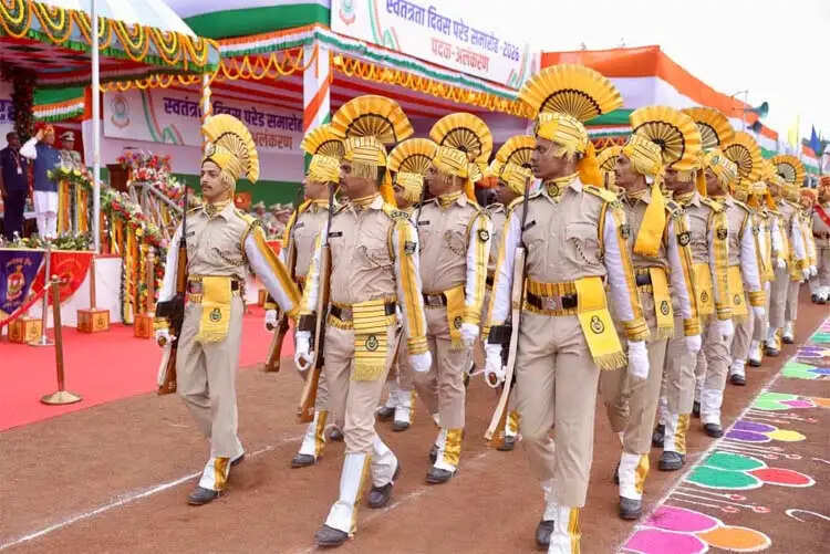 घुड़सवारों के साहस, महिला बैग पाईपर बैंड की लय और श्वान दल के रोमांचक प्रदर्शन से सजा स्वतंत्रता दिवस समारोह