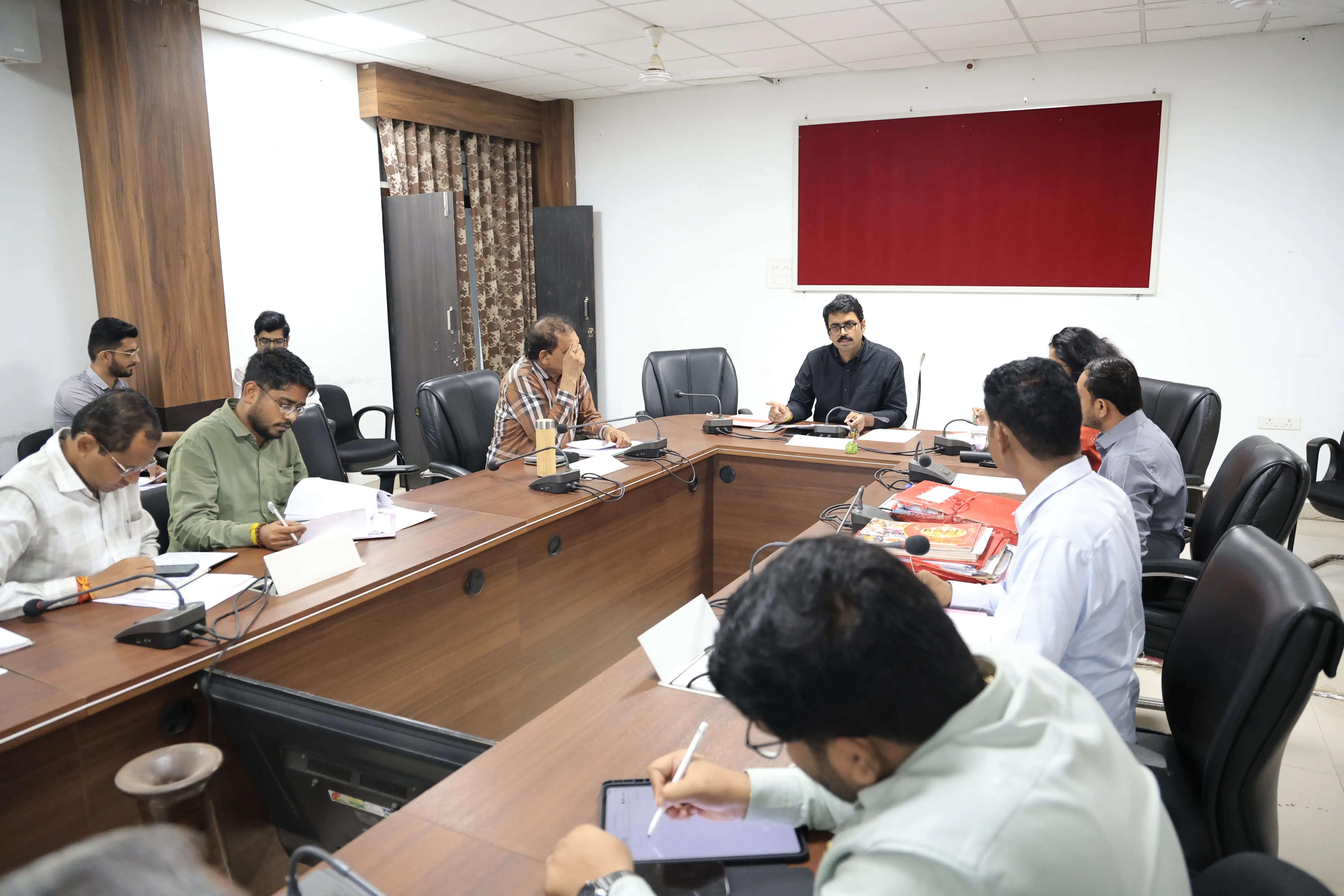 बिना अनुमति कोई कॉलोनी विकसित न हो, कलेक्टर ने नगरीय निकायों को दिए निर्देश