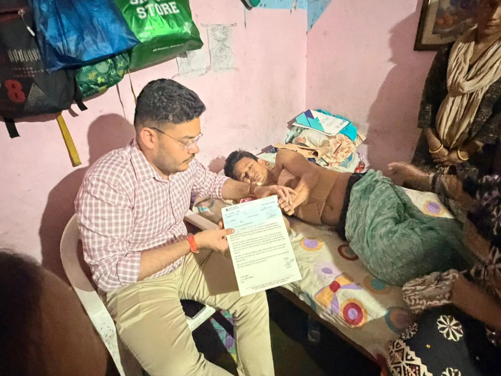 मालवीय नगर अग्निकांड में दूसरों की जान बचाने वाले घायल रोहित को पांच लाख की सहायता राशि जारी