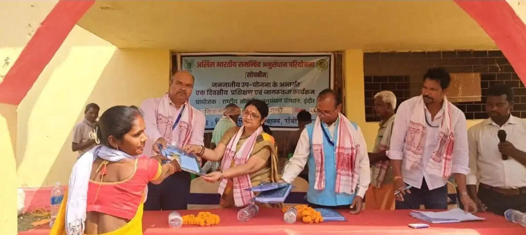 बीएयू में सोयाबीन की खेती पर जागरूकता और प्रशिक्षण कार्यक्रम