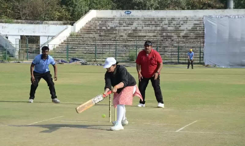 ग्वालियरः मतदान के प्रति लोगों को जागरूक करने के लिए मैदान में उतरे अधिकारी और मीडिया प्रतिनिधिगण