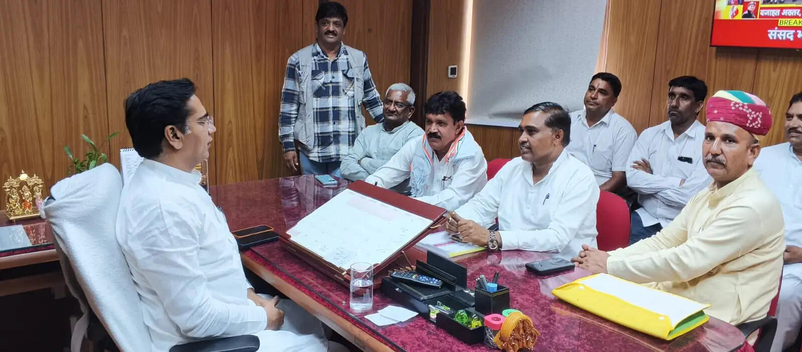 सरपंच संघ राजस्थान का प्रतिनिधिमंडल ग्रामीण विकास एवं पंचायत राज विभाग के अधिकारियों से मिला