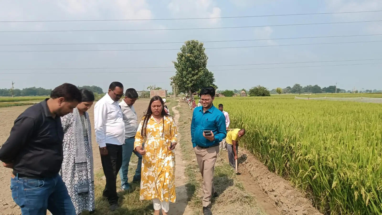अधिक से अधिक श्रमिकों को रोजगार देकर मानव दिवस सृजन में लाएं तेजी : हर्षिका सिंह