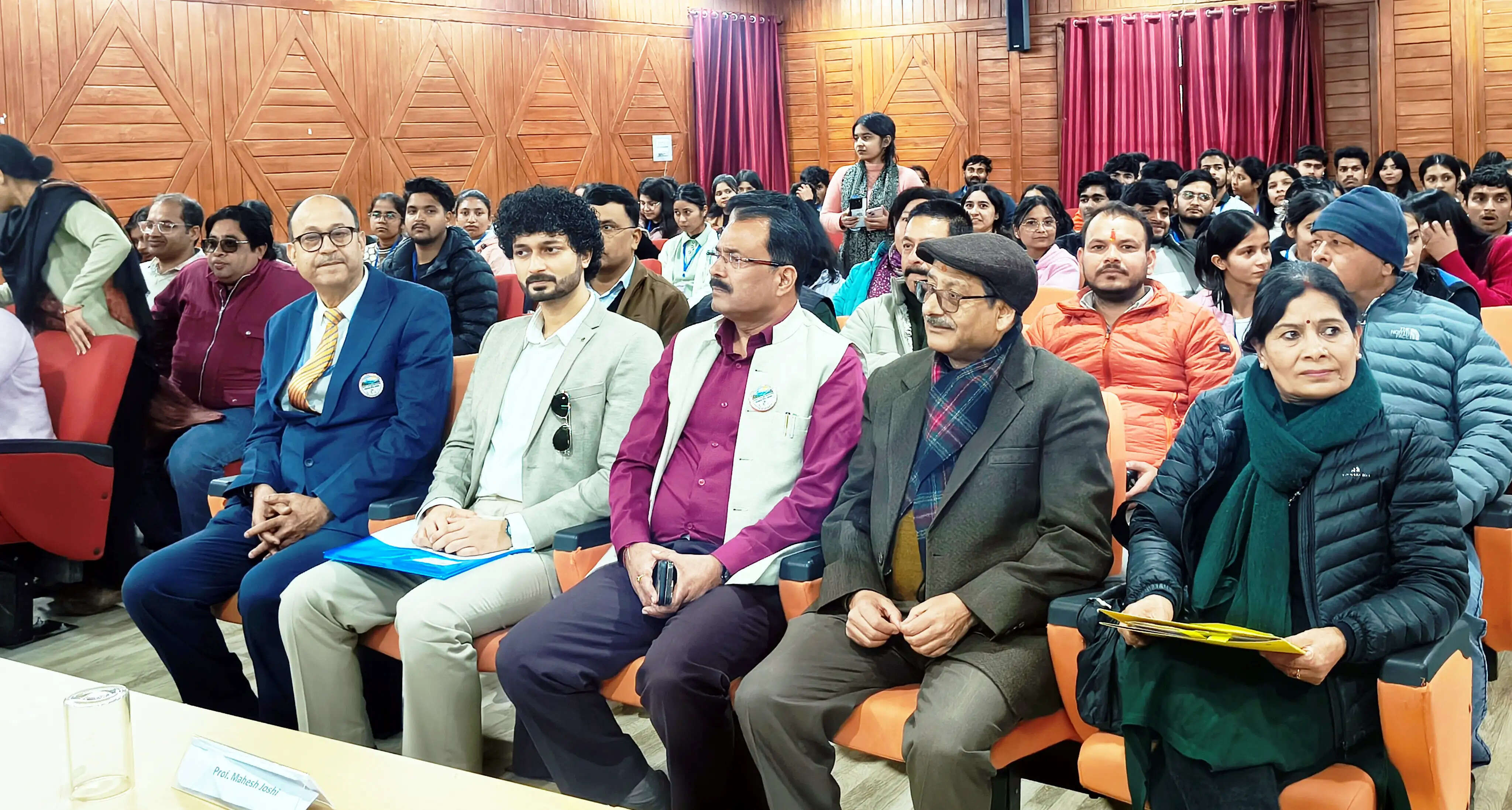 विद्यार्थियों को रोजगार, नौकरी और उद्यमिता के अवसरों की दी गयी जानकारी
