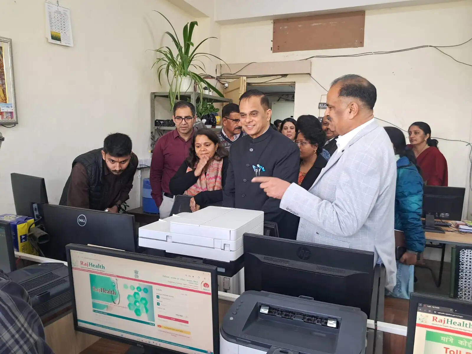 मुख्य सचिव ने किया स्वास्थ्य भवन का निरीक्षण&nbsp;:&nbsp;साफ-सफाई व प्रबंधन में सुधार को सराहा