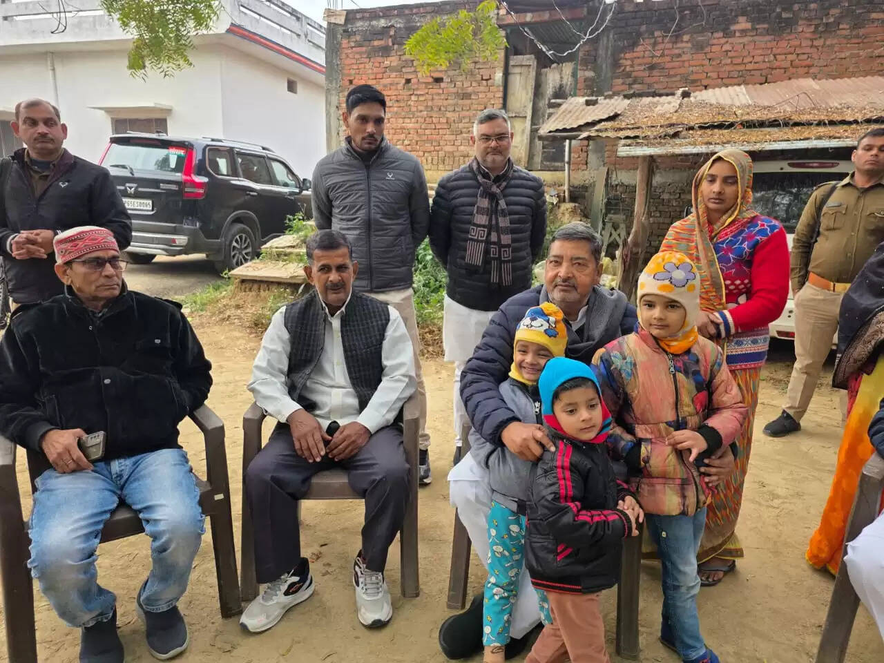 सांसद वीरेंद्र सिंह अधिवक्ता राजा आनंद ज्योति सिंह के परिजनों से मिले,न्याय दिलाने का आश्वासन दिया