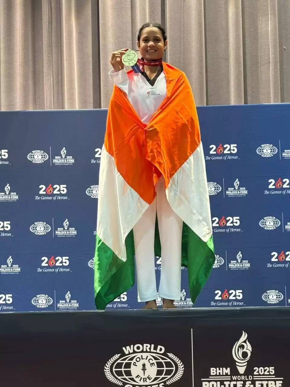 वर्ल्ड पुलिस फायर गेम में सीमा कनौजिया ने जीता स्वर्ण पदक