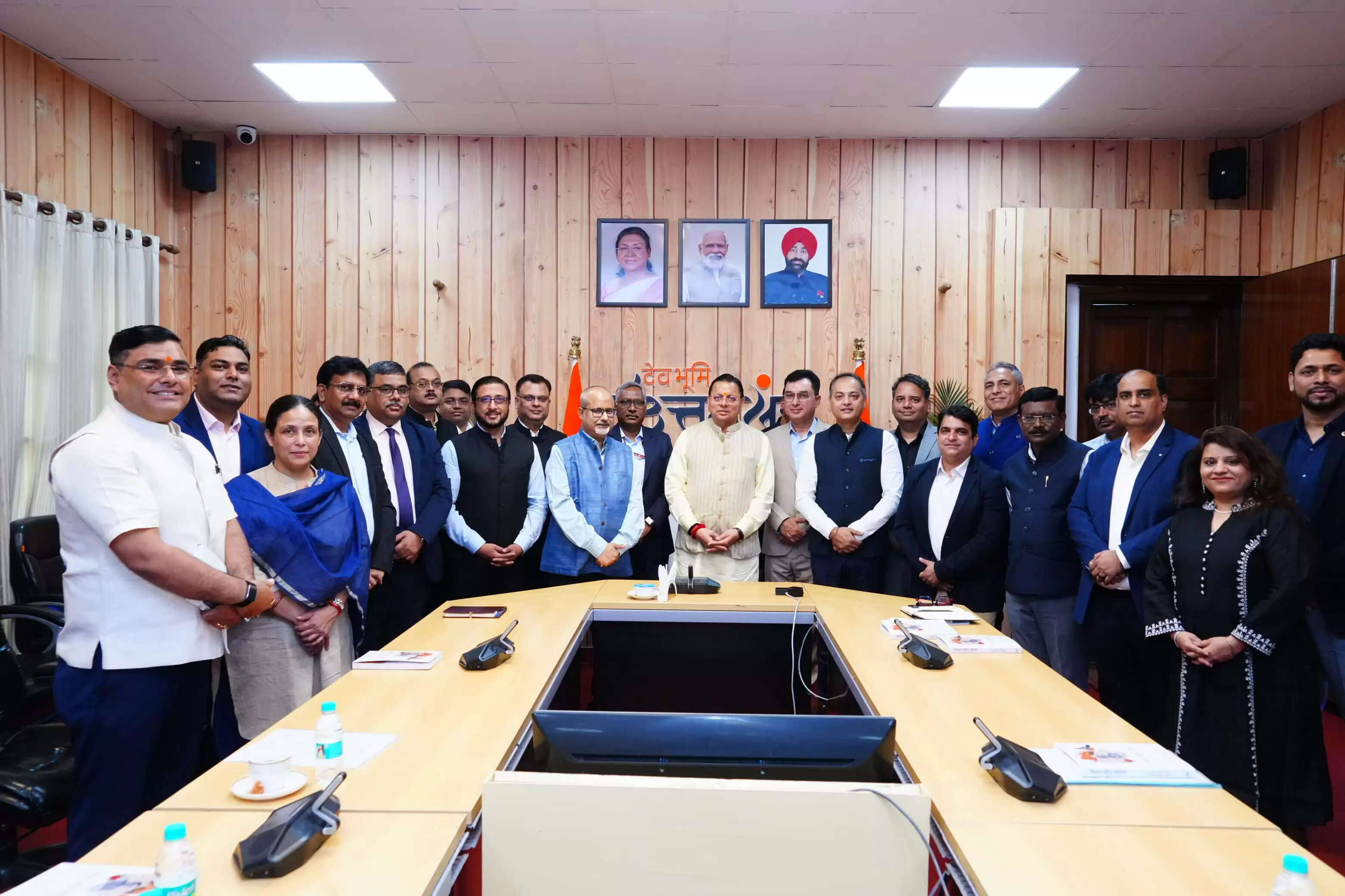 इंडिया डिजिटल इंपॉवरमेंट मीट एंड अवॉर्ड समारोह के आयोजकों से मिले मुख्यमंत्री