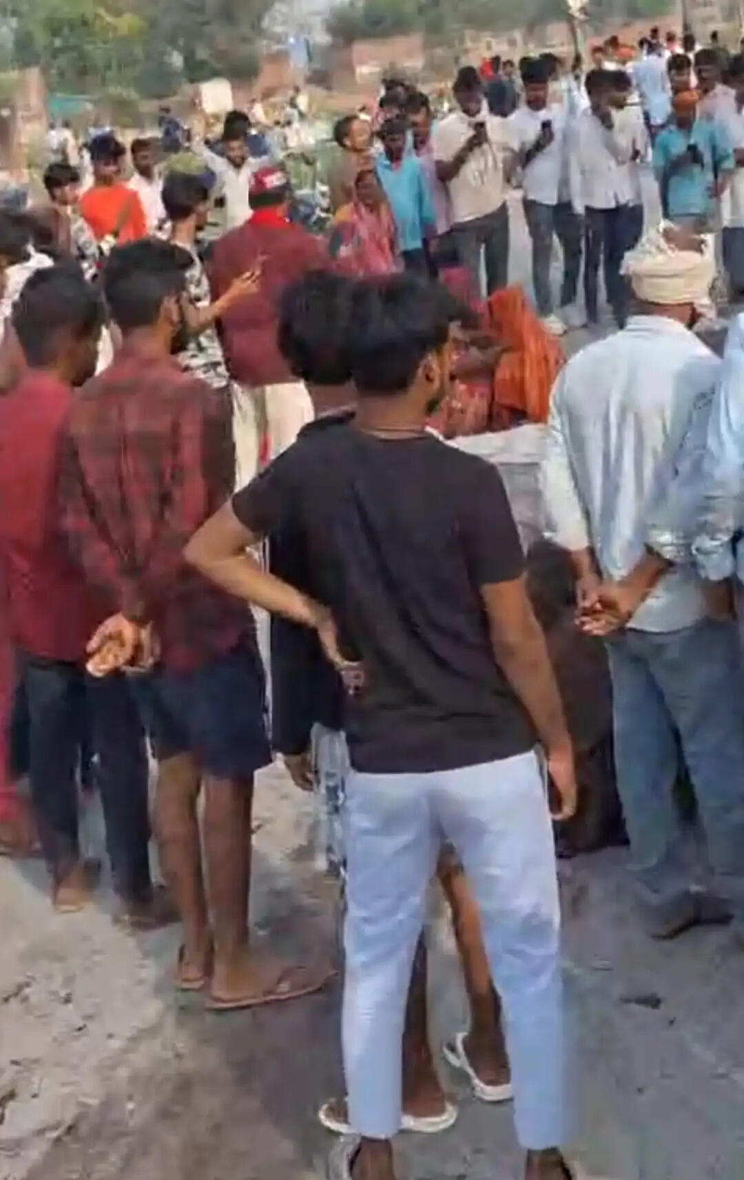 हाइवे पर भीषण हादसा: ट्रेलर की टक्कर से महिला समेत तीन की मौत,सड़क जाम