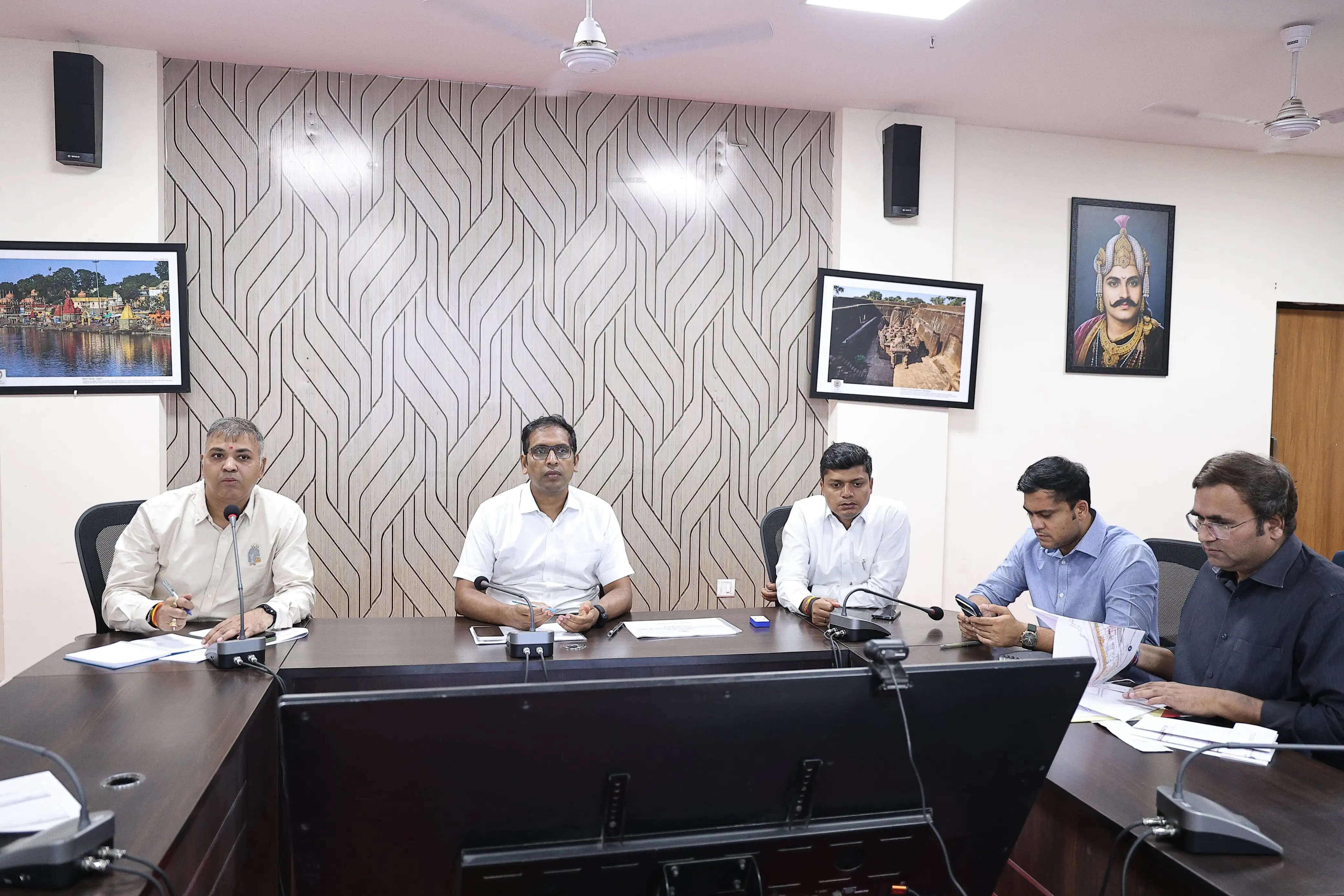 उज्जैनः सिंहस्थ की तैयारियों को लेकर रेलवे एवं प्रशासन संयुक्त समीक्षा बैठक&nbsp;में लिए गए निर्णय