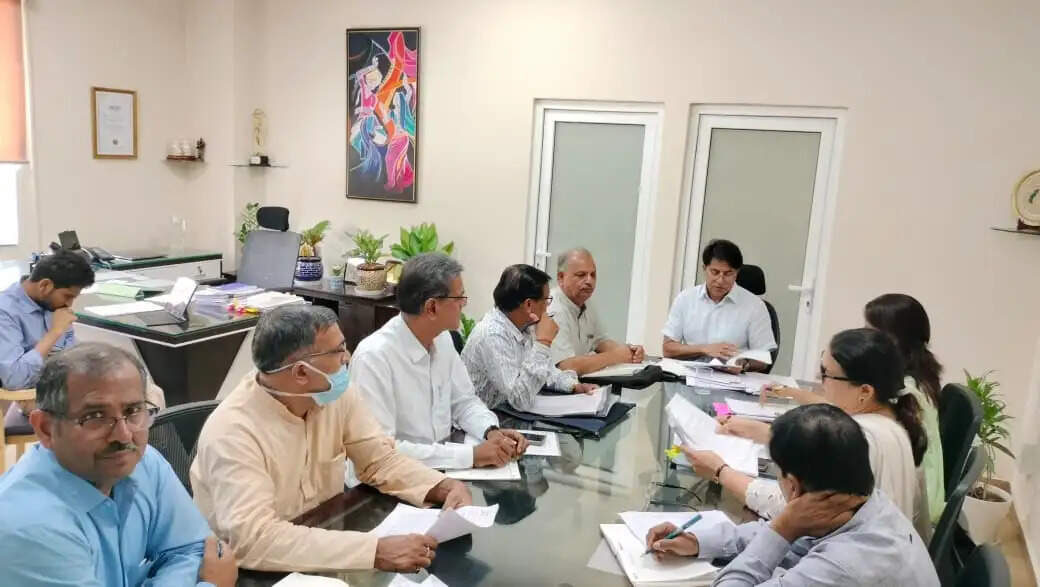 तृतीय श्रेणी शिक्षकों के स्थानांतरण के लिए एसीएस से मिला प्रतिनिधिमंडल