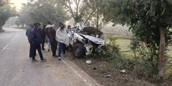 बिहार के नवादा में सड़क दुर्घटना में तीन युवक की मौत,दो घायल को किया गया पटना रेफर