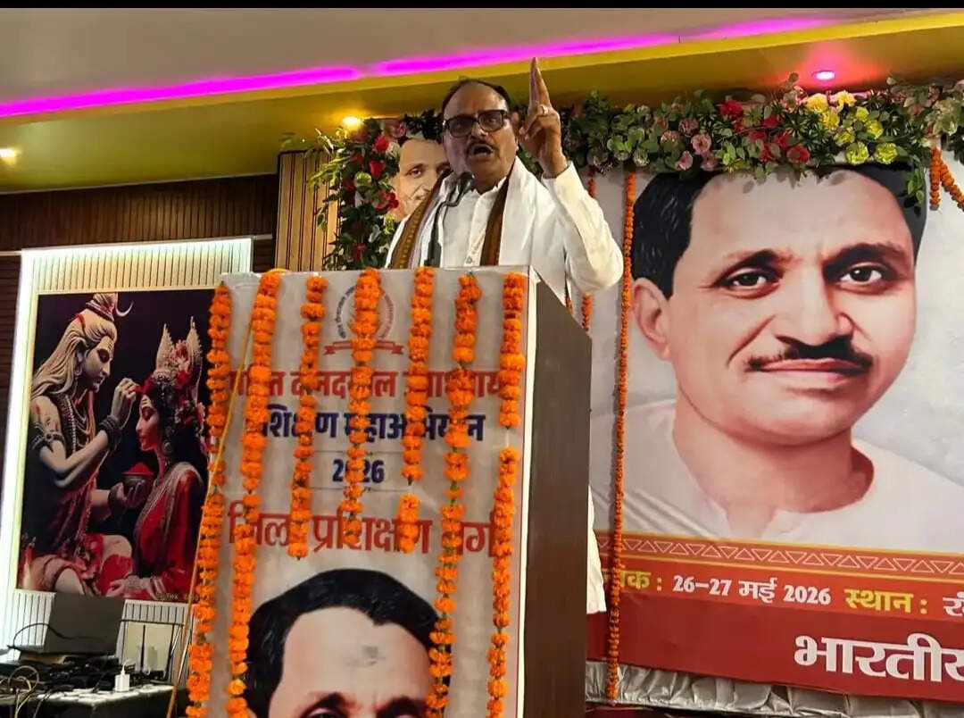 सरकार की योजनाओं को जन जन तक पहुंचाएं : ब्रजेश पाठक