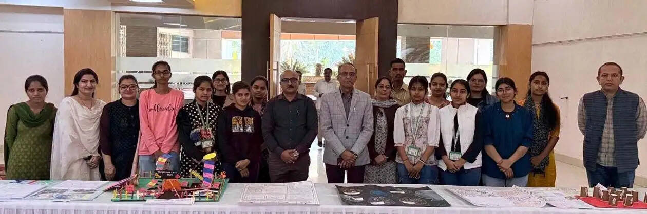 हिसार : विद्यार्थियों में शोधात्मक सोच, नवाचार की भावना एवं तार्किक क्षमता का विकास करते ‘विज्ञान प्रदर्शनी’ जैसे आयोजन : प्रो. मुकेश