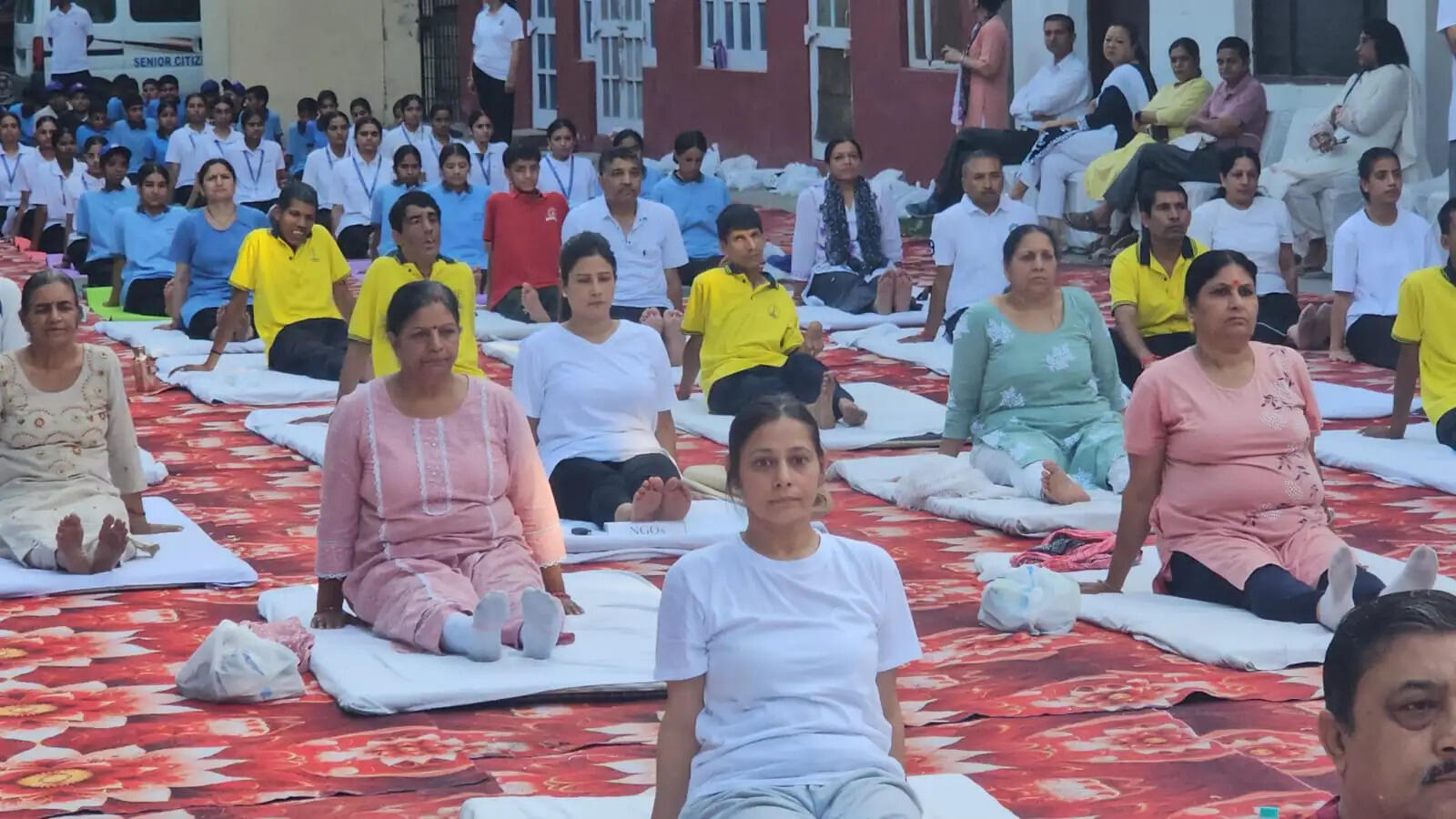 योग दिवस : हिमाचल में हजारों लोगों ने किया योग, राज्यपाल से लेकर मुख्यमंत्री सुक्खू और सांसद भी हुए शामिल