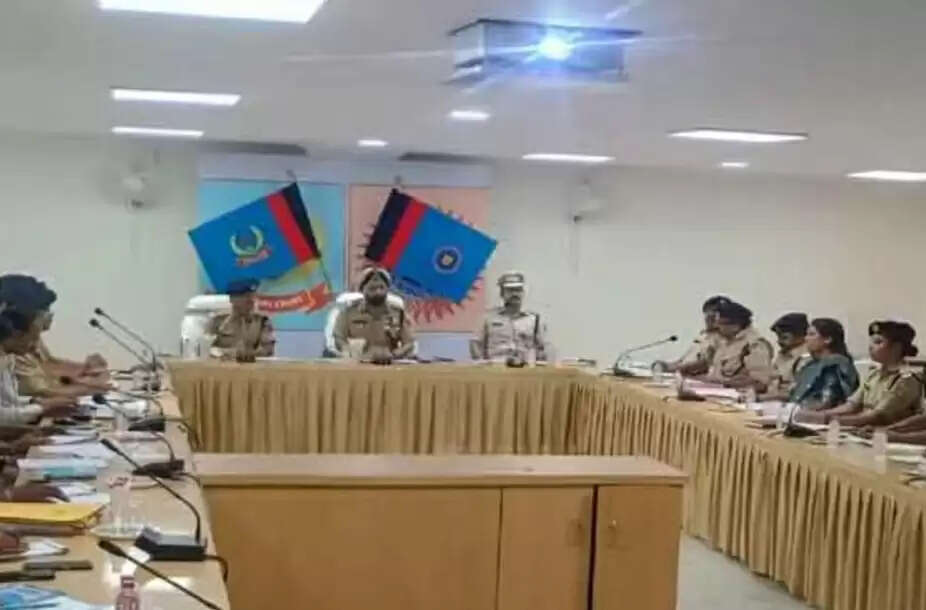 झारखंड होमगार्ड मुख्यालय में डीजी ने की समीक्षा बैठक