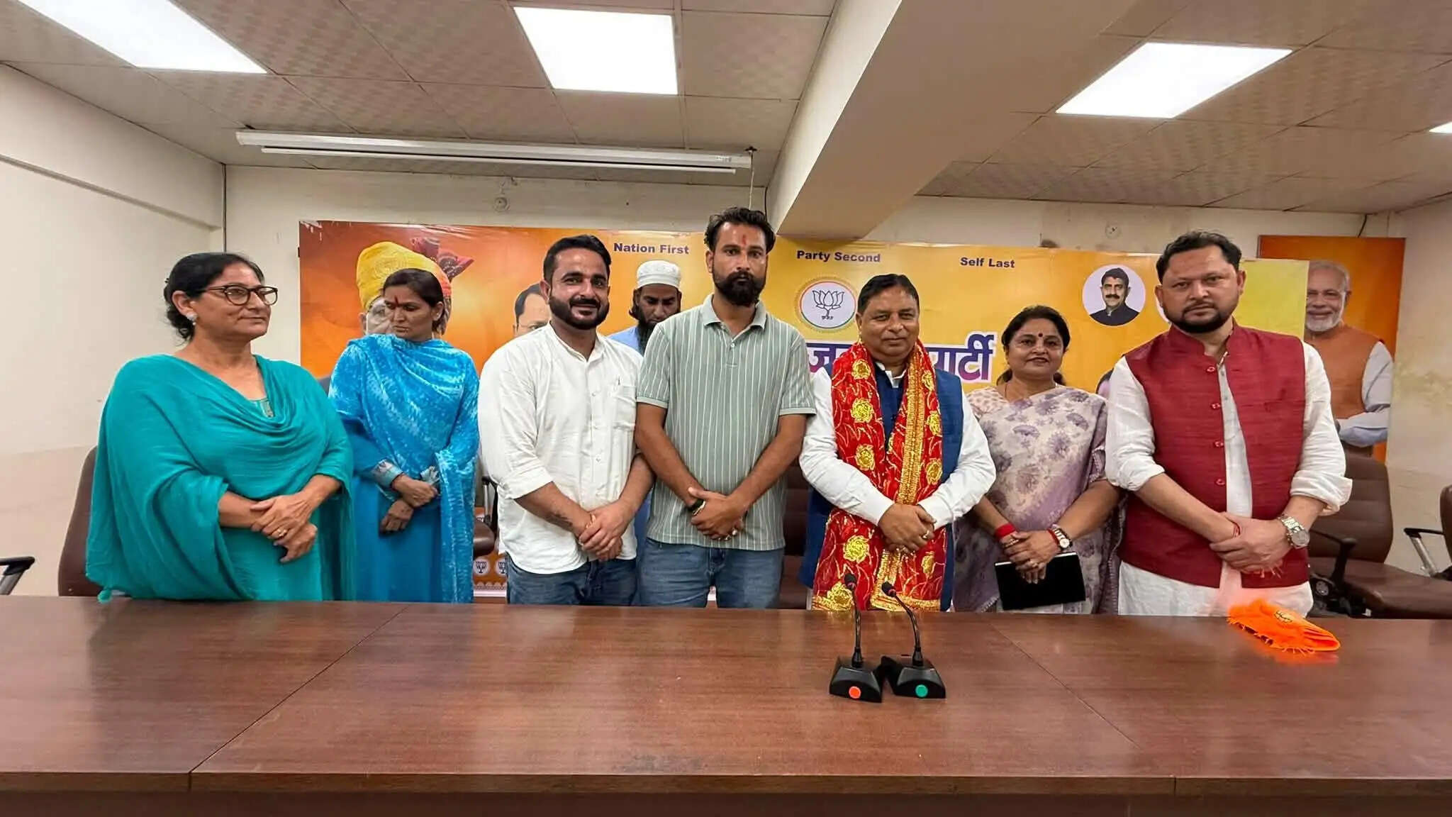 सत शर्मा को एम्स विजयपुर की गवर्निंग बॉडी का सदस्य चुने जाने पर भाजपा कठुआ ने किया सम्मानित