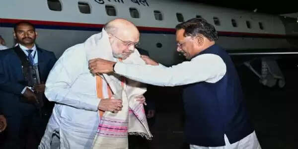केंद्रीय गृह मंत्री शाह दाे दिवसीय दाैरे पर छत्तीसगढ़ पहुंचे, मुख्यमंत्री ने किया स्वागत