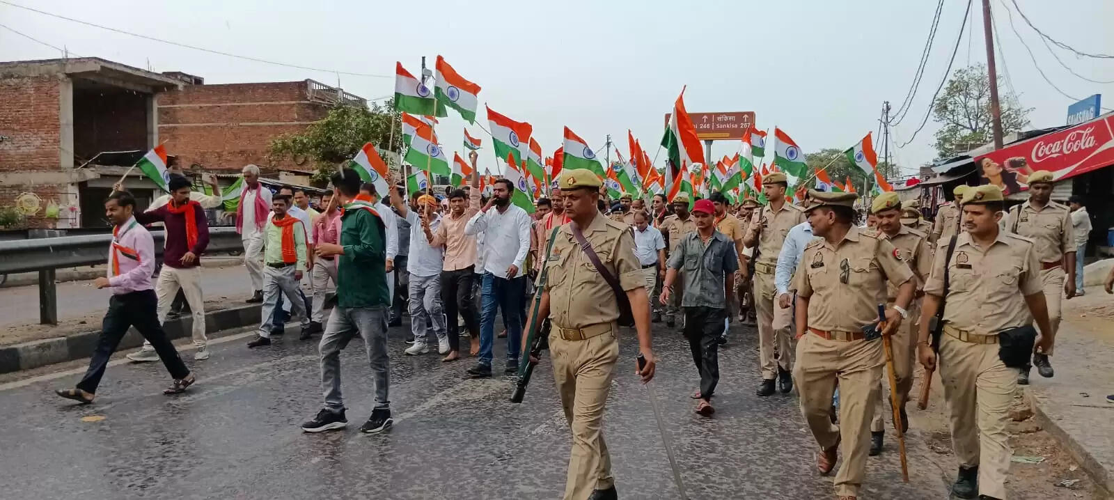 तिरंगा यात्रा में गूंजे भारतीय&nbsp;सेना&nbsp;के शाैर्य&nbsp;के&nbsp;नारे